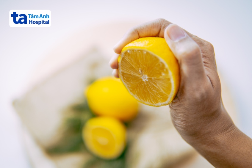 thức ăn giàu axit có thể gây kích ứng dạ dày