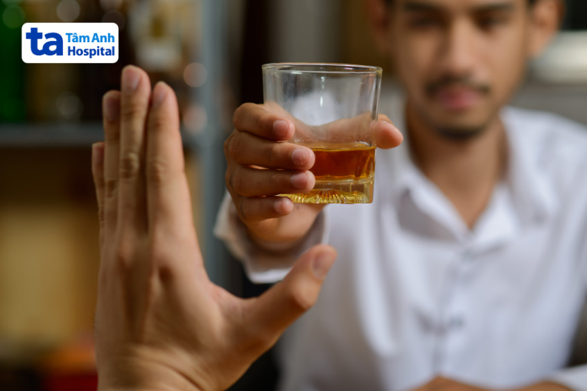Người bệnh tiểu đường từ chối uống rượu để kiểm soát đường huyết