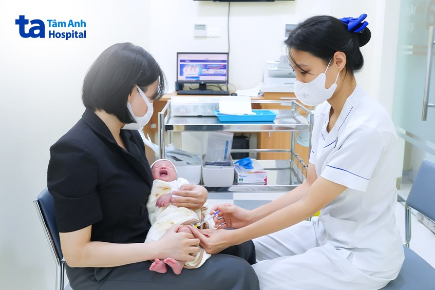 trẻ sơ sinh được tiêm kháng thể đơn dòng rsv