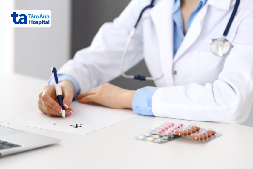 trường hợp nghiêm trọng, ngộ độc thực phẩm uống thuốc gì phải theo chỉ định bác sĩ