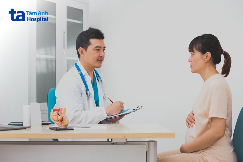 Bác sĩ tư vấn điều trị trĩ cho phụ nữ mang thai tại bệnh viện Tâm Anh