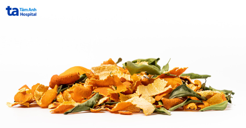 Vỏ cam khô chứa nhiều hesperidin, một flavonoid tự nhiên hỗ trợ tuần hoàn máu