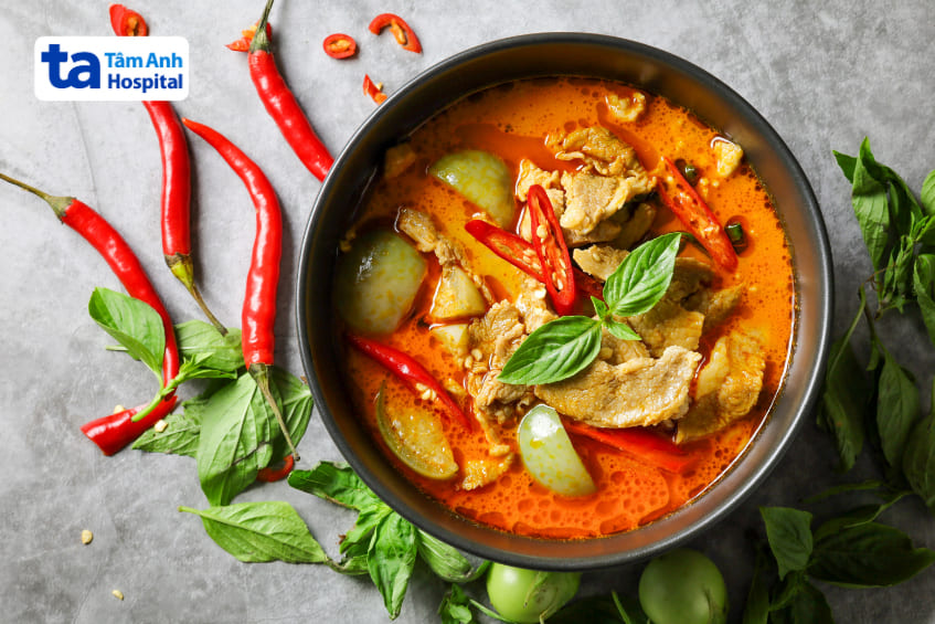 ăn đồ ăn cay nóng