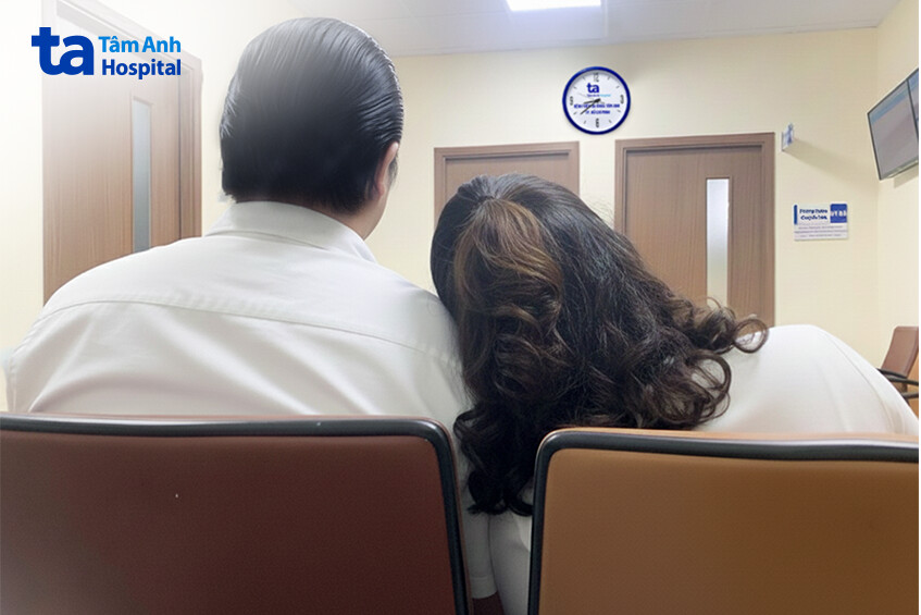 anh nguyên đồng hành cùng vợ