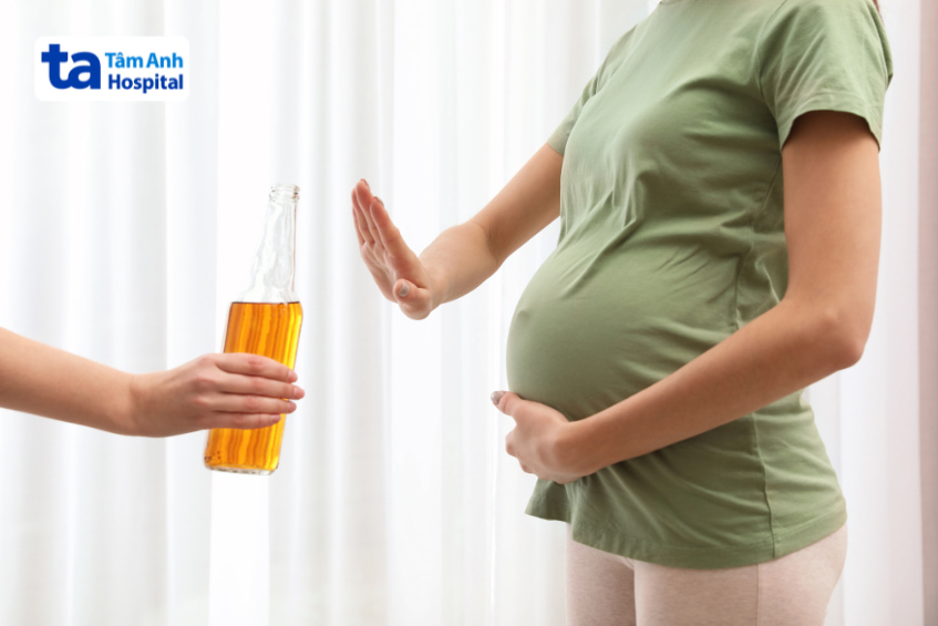 Phụ nữ mang thai từ chối uống bia để bảo vệ sức khỏe thai nhi và tránh đồ uống có cồn