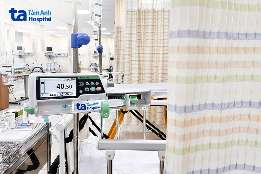 bà lành được tiêm thuốc tiêu sợi huyết