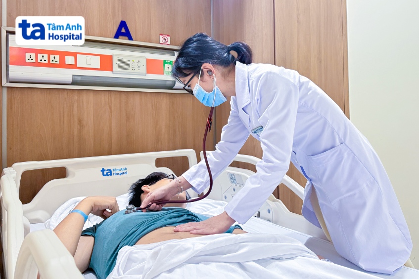 bác sĩ hy khám cho em thành