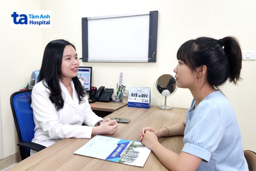 bác sĩ khám lâm sàng