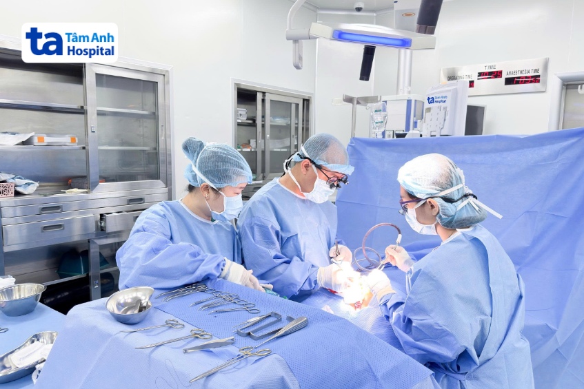 bác sĩ trọng phẫu thuật bascom tái tạo vùng mông