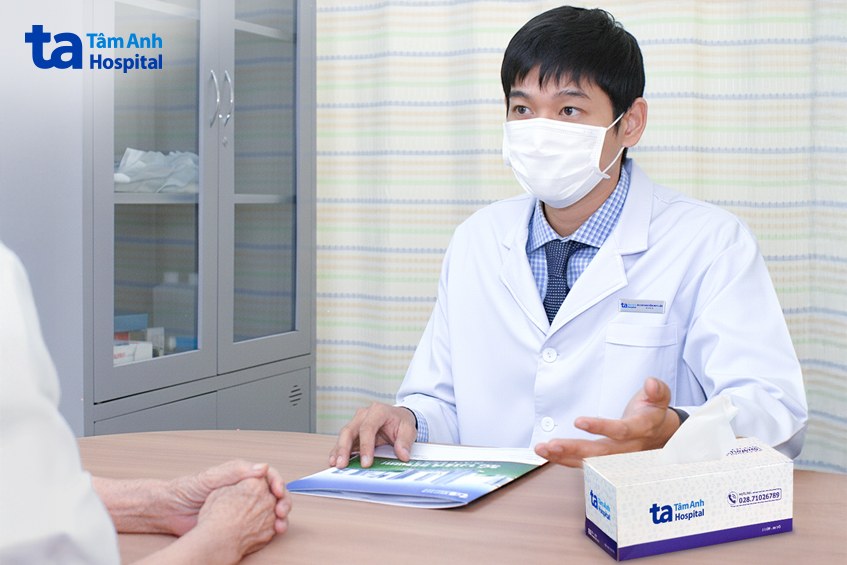 bác sĩ tư vấn về liệu trình xạ trị