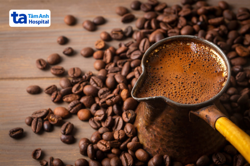 Cà phê và caffeine có thể ảnh hưởng giấc ngủ và sự phát triển thai nhi trong 3 tháng giữa thai kỳ