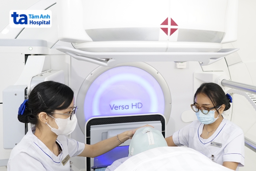 bên cạnh hóa trị, xạ trị là phương pháp điều trị chính cho ung thư vòm họng