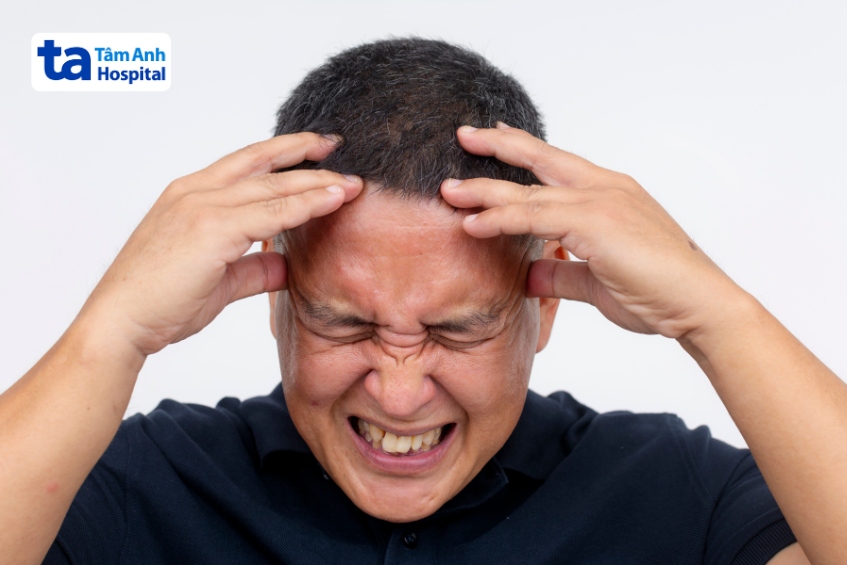 bệnh nhân bị tăng huyết áp ác tính thường đau đầu dữ dội, mờ mắt,…