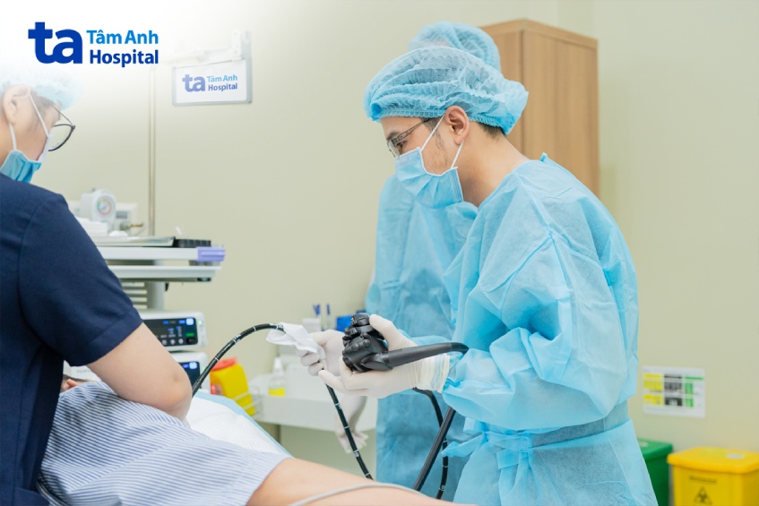 BS Tựu nội soi cho bệnh nhân