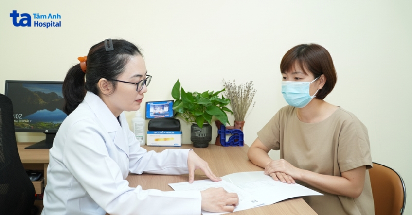 bs.cki lê phạm mỹ hạnh tư vấn điều trị cho người bệnh tại khoa xạ trị, bvđk tâm anh tp.hcm