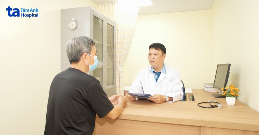 bs.ckii nguyễn thế hiển, khoa xạ trị, bvđk tâm anh tp.hcm đang tư vấn điều trị ung thư bàng quang