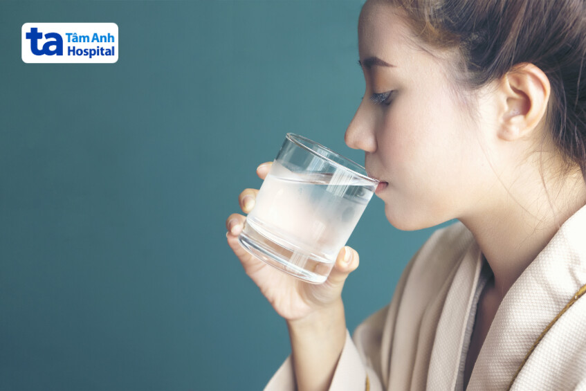 Cần bổ sung đủ nước sau khi xông hơi