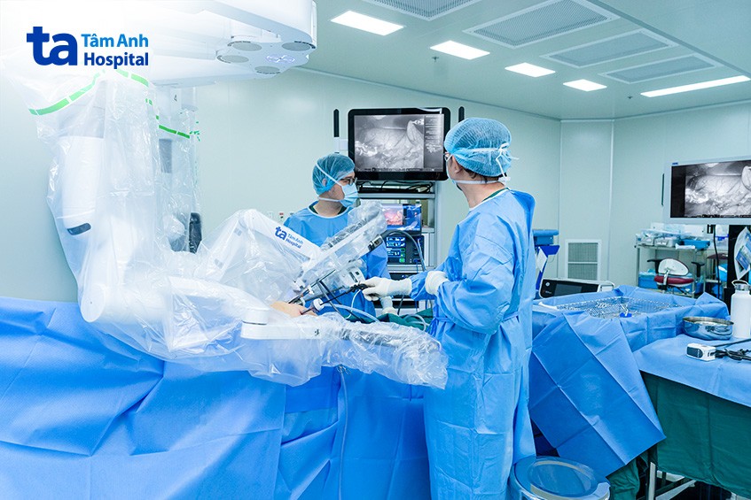 cắt tay robot phẫu thuật