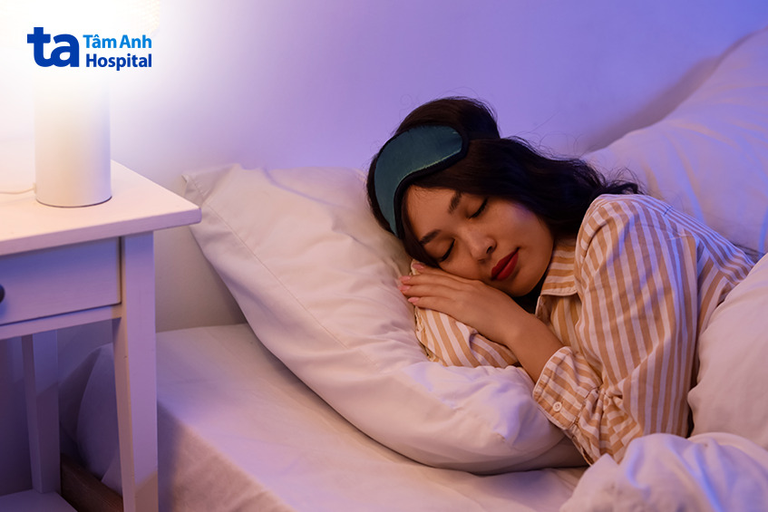 cô gái đang nằm ngủ