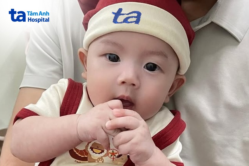 Con trai chị Huyền