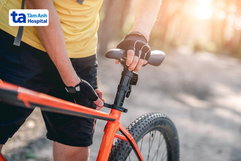 điều chỉnh yên và tư thế phù hợp