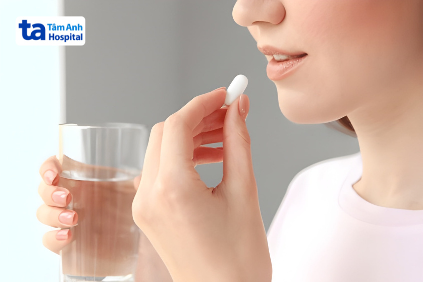 điều trị viêm da tiếp xúc mí mắt