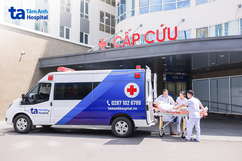 đội ngũ bác sĩ trực cấp cứu 247