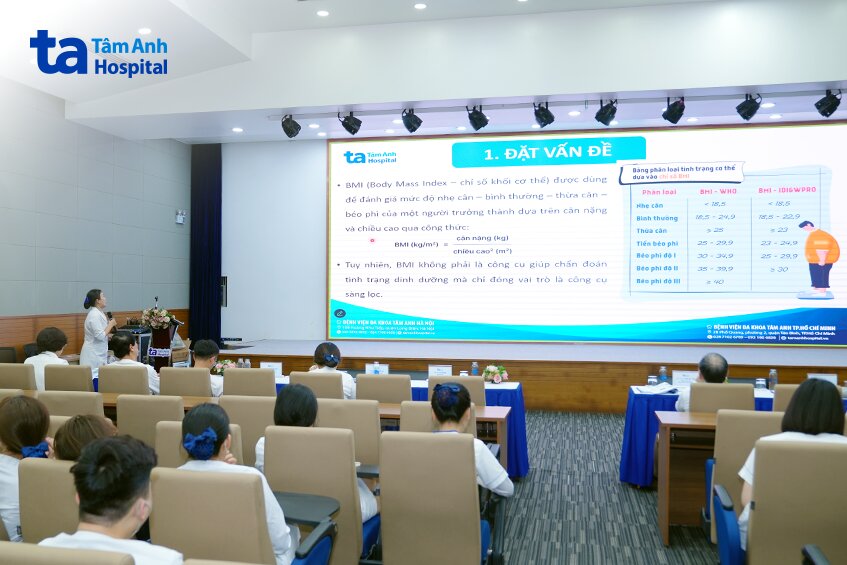 đông đảo cán bộ y tế tham dự