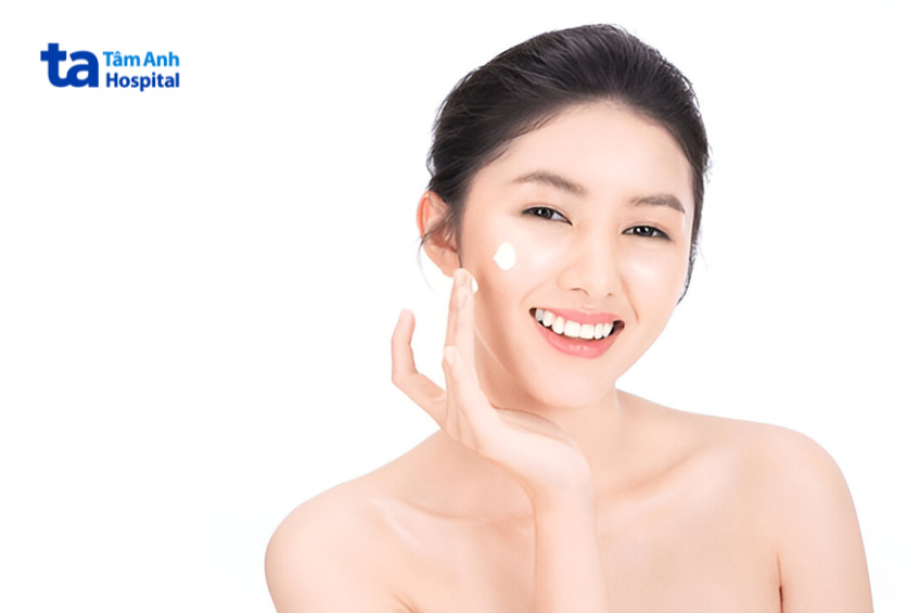 dùng kem dưỡng ẩm phù hợp