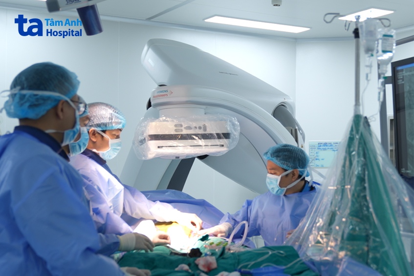 Êkíp can thiệp tái thông mạch vành cho người bệnh