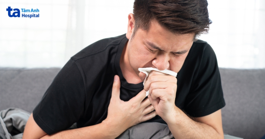 ho khan kéo dài hoặc ho có ít đờm có thể là triệu chứng viêm phổi
