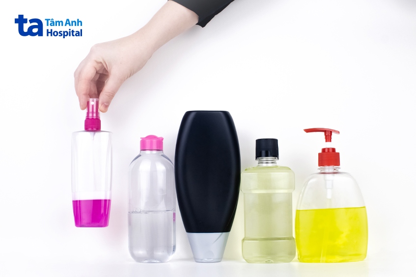 Hóa chất nhân tạo được sử dụng trong nhiều vật dụng gia đình thông thường