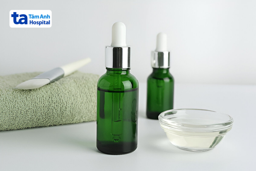 không dùng hoạt chất chứa axit nồng độ cao khi đang cho con bú