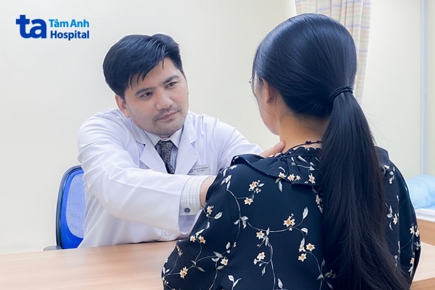 kiểm tra các vấn đề bất thường ở vùng cổ cho người bệnh