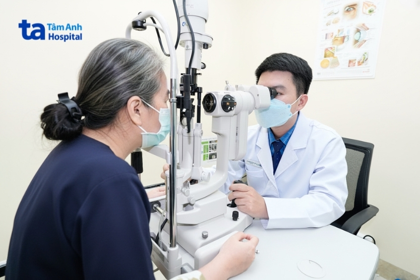 Kiểm tra tình trạng mắt