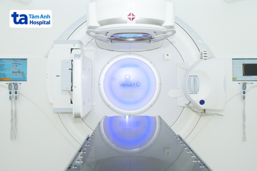 máy xạ trị gia tốc tuyến tính versa hd tại khoa xạ trị, bệnh viện đa khoa tâm anh tp.hcm