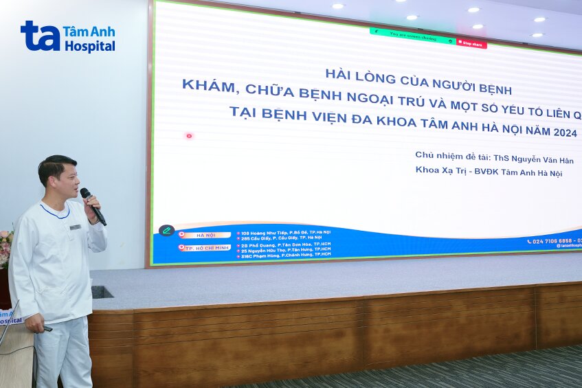 nam báo cáo viên trình bày