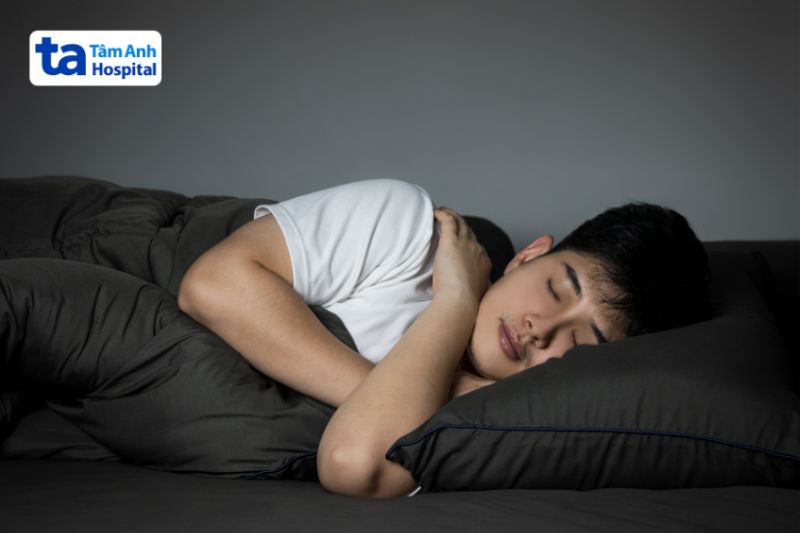 nằm nghiêng một bên hạn chế ho