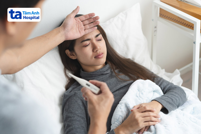 Nên có chế độ chăm sóc và nghỉ ngơi hợp lý để hạ sốt an toàn và ổn định huyết áp