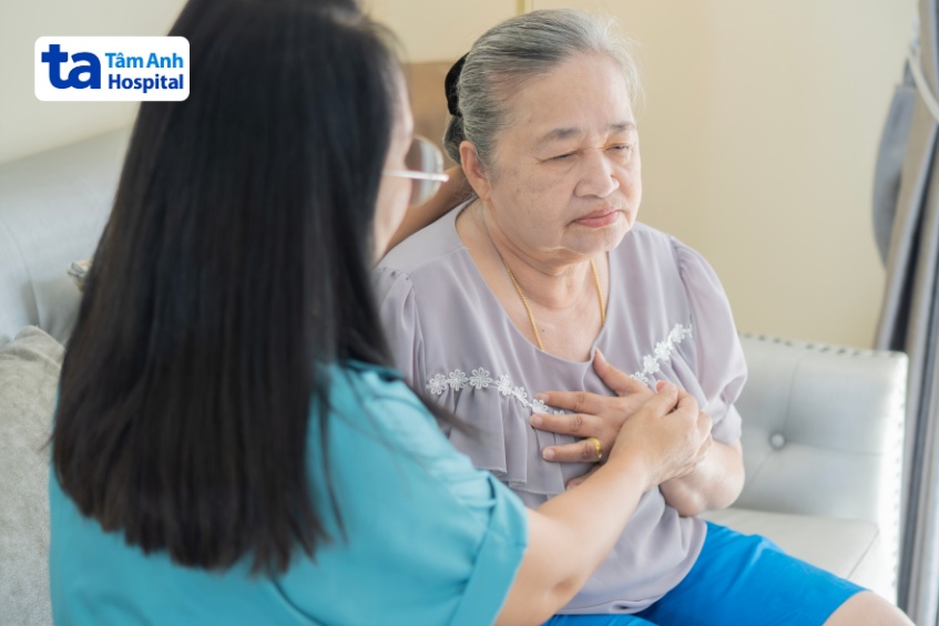 Người bệnh cần giữ bình tĩnh và tiếp tục theo dõi triệu chứng nếu vô tình uống quá liều thuốc