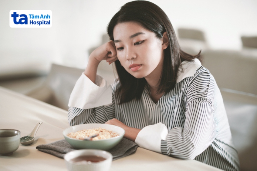 người bệnh đang và sau quá trình xạ trị có thể thay đổi vị giác, cảm thấy thức ăn có vị kim loại hoặc mất vị giác