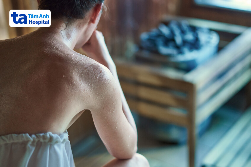 Người bị huyết áp ở mức thấp khi xông hơi dễ bị mất nước quá mức, gây suy giảm tuần hoàn