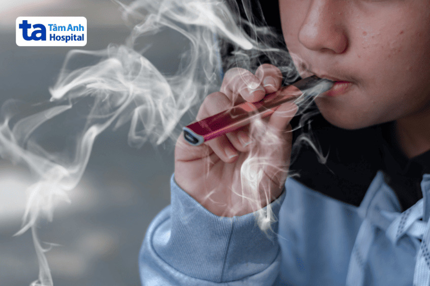 người trẻ đang hút pod