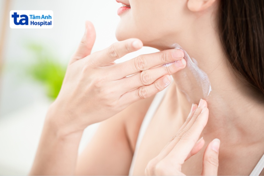 nhận biết sạm da quanh vùng cằm