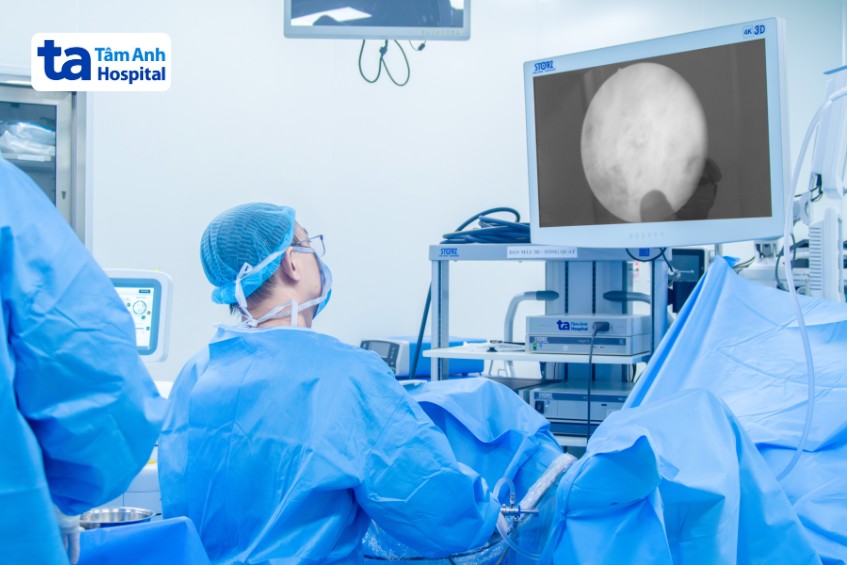 phẫu thuật bằng laser cho người bệnh