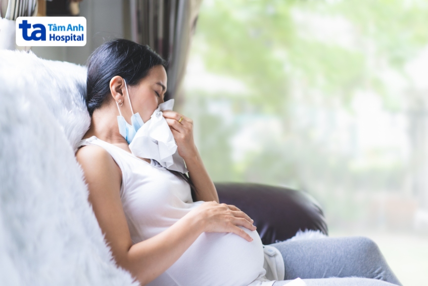 phụ nữ khi mang thai dễ bị tấn công bởi virus cảm cúm