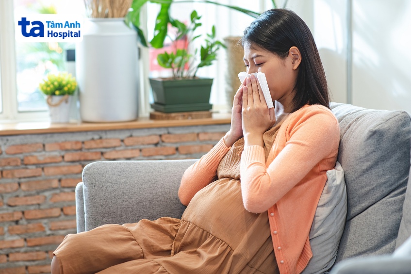 phụ nữ mang thai ở giai đoạn đầu của thai kỳ có thể bị suy giảm khả năng miễn dịch và dễ bị cảm cúm
