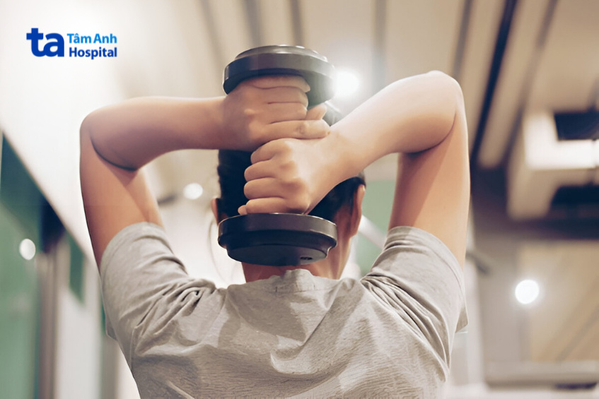 sau tiêm tan cần hạn chế vận động mạnh