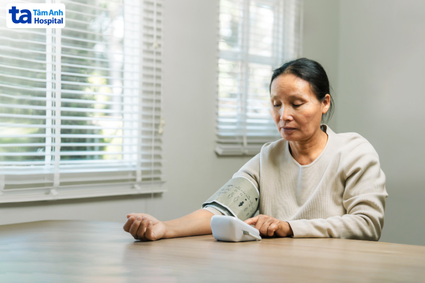 Sốt cao có thể làm ảnh hưởng đến chỉ số huyết áp xấu đi