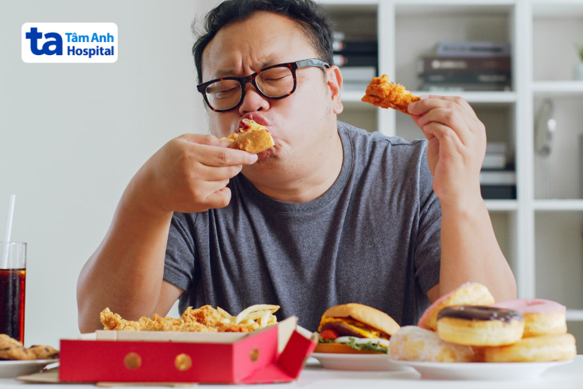 Nam giới thừa cân ăn nhiều thức ăn dầu mỡ, yếu tố nguy cơ hình thành sỏi sắc tố mật.